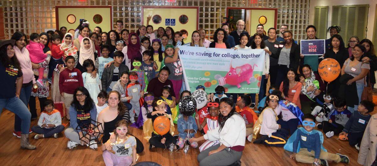 Lanzan programa de ‘Becas para Bebes’ de $100 para todos los estudiantes de kinder en escuelas publicas de la Ciudad de Nueva York