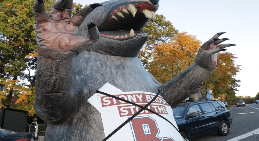 Sindicato de trabajadores protesta fuera de contrato estatal en la Universidad de Stony Brook