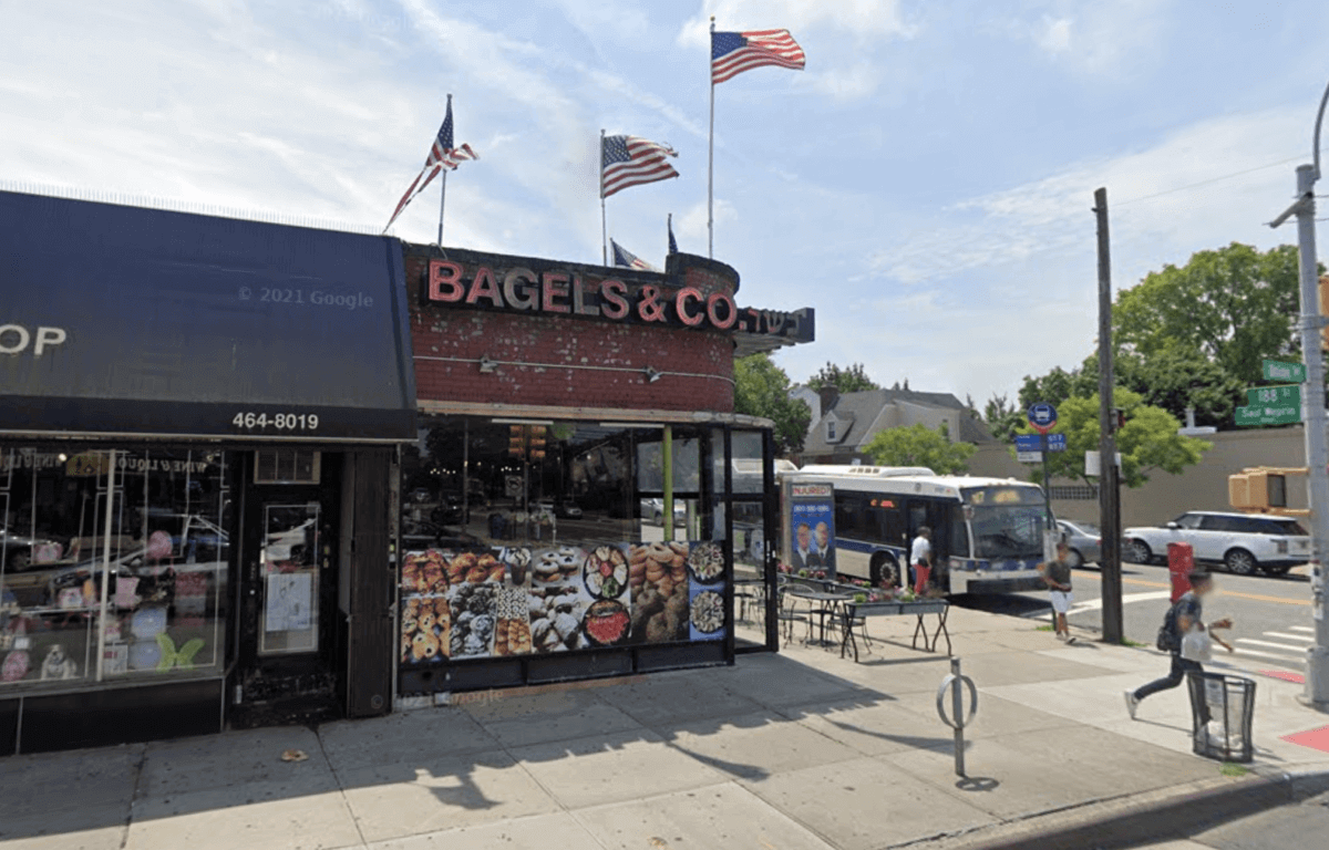 Policía busca a hombre que supuestamente amenazó con incendiar una tienda de bagels en Fresh Meadows