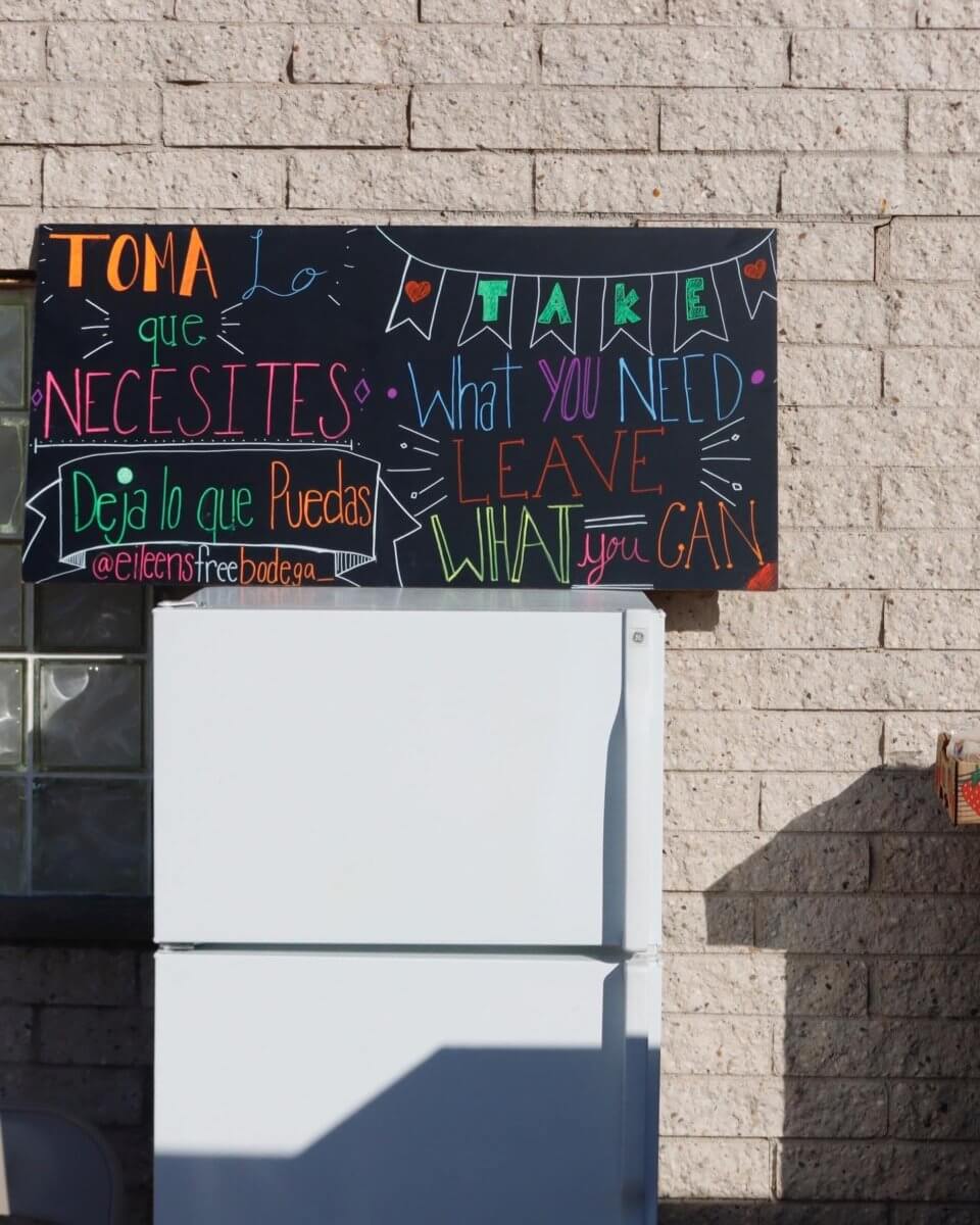 Especial Acción de Gracias: El ‘refrigerador’ con comida gratis que alimenta a cientos de personas