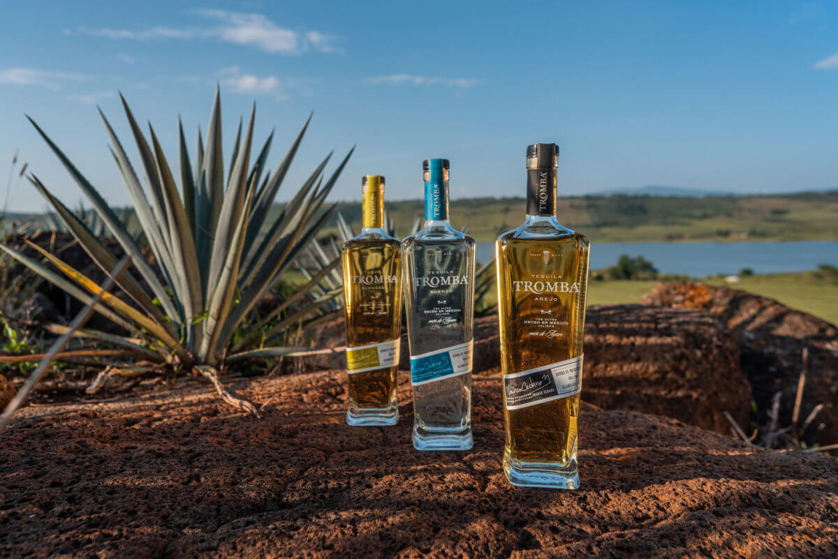 Modernizar el tequila es un asunto familiar para dúo mexicano de padre e hijo