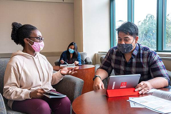 LaGuardia Community College y Mastercard unen fuerzas en programa de capacitación en ciberseguridad para estudiantes inmigrantes y de bajos ingresos