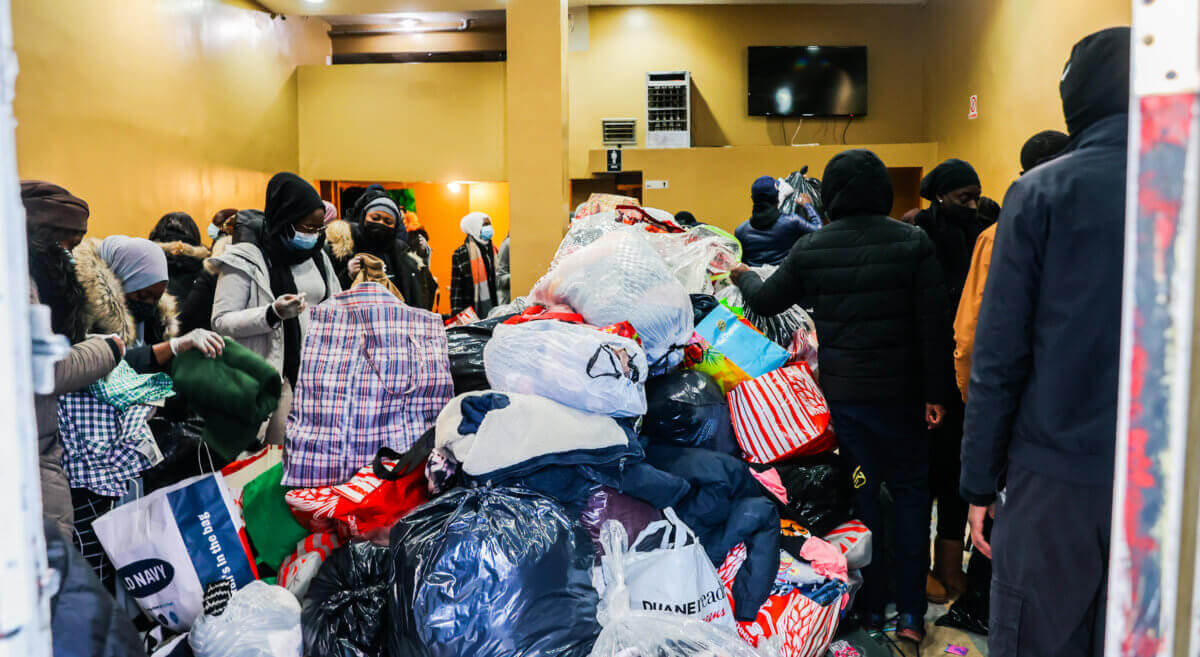 Después de abrumadora cantidad de donaciones para víctimas de incendio del Bronx, organizadores piden apoyo monetario
