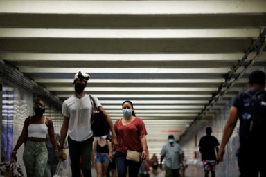 La MTA mantiene orden de usar mascarillas en buses, el metro y trenes de LIRR
