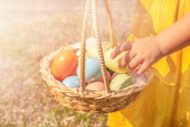 Tradicional búsqueda de Huevos de Pascua en la isla