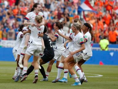 Selección femenina y masculina de fútbol de EEUU acuerdan histórica igualdad salarial
