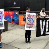 Protestan 'Soñadores' y defensores por la anulación de ley del voto para inmigrantes