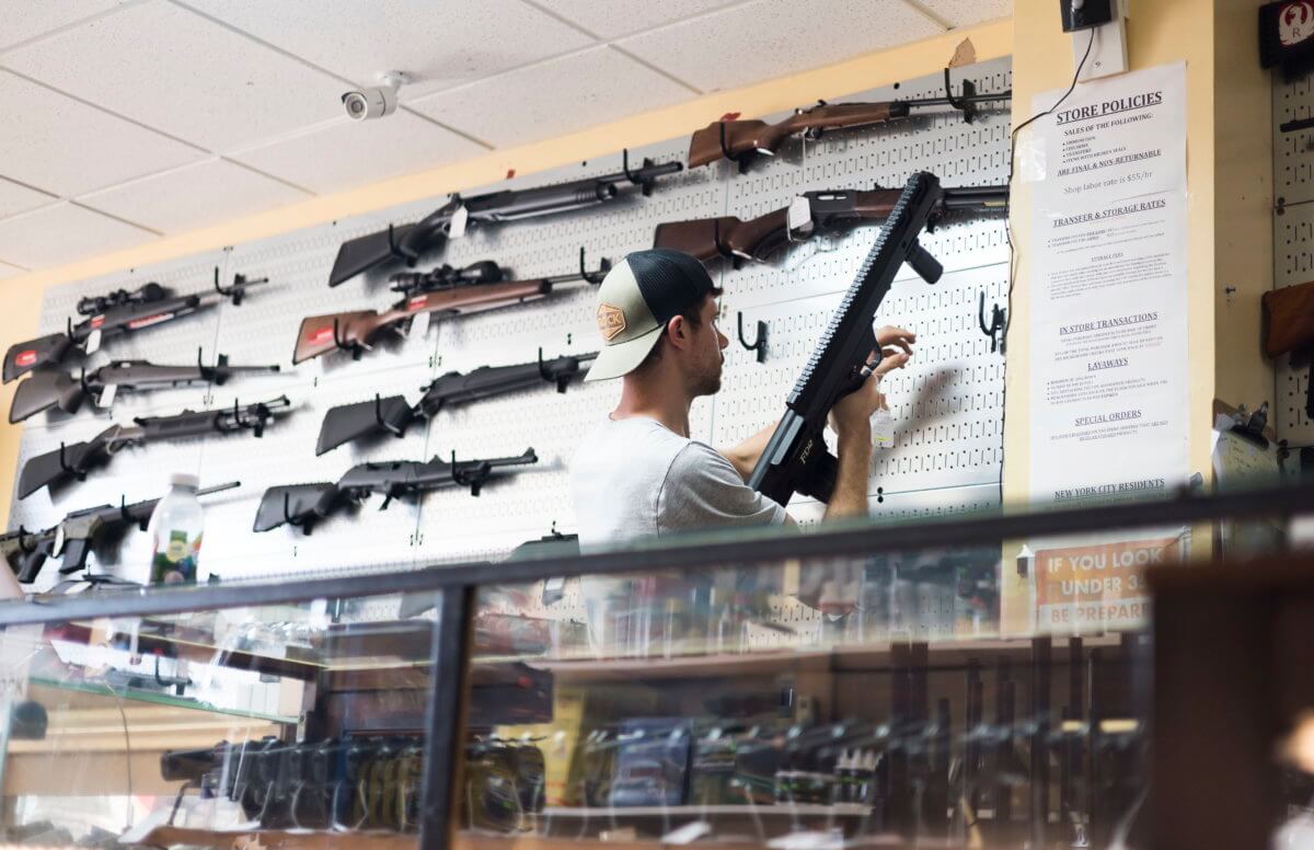 Nueva ley restringirá porte de armas en público en el estado de Nueva York