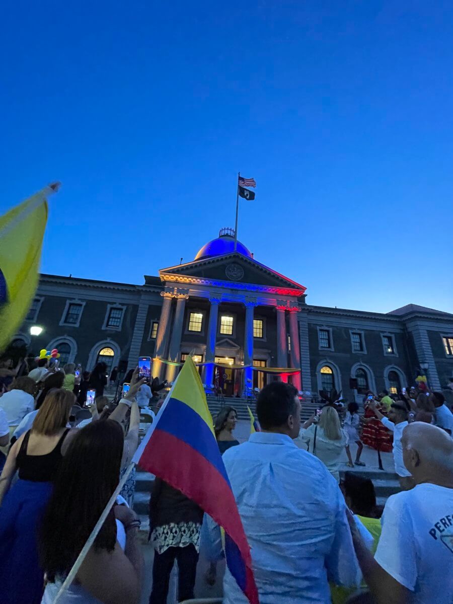 Legislatura de Nassau celebra el tricolor colombiano
