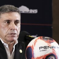 El colombiano Suárez renueva hasta 2026 como coach de Costa Rica