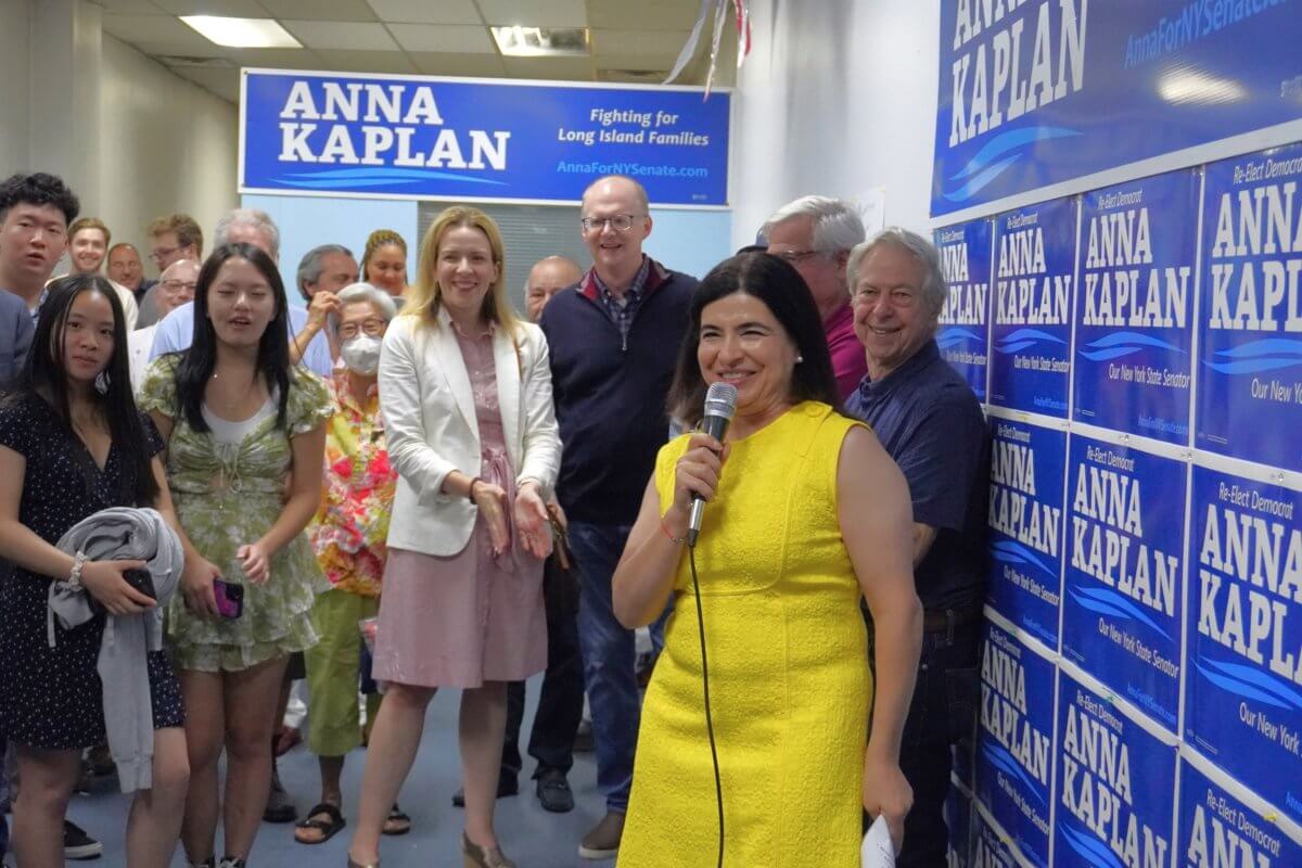 Anna Kaplan gana las primarias demócratas del 7mo. Distrito del Senado