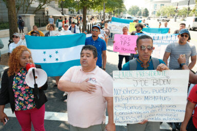 Hondureños reclaman un nuevo TPS para afectados por huracanes