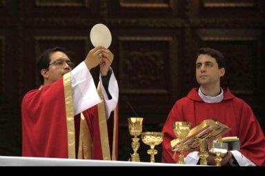 La Iglesia católica de El Salvador pide a Estados Unidos mantener el TPS