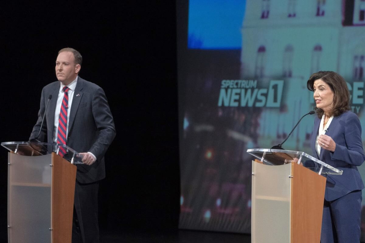 Hochul y Zeldin en acalorado debate para gobernador de NY