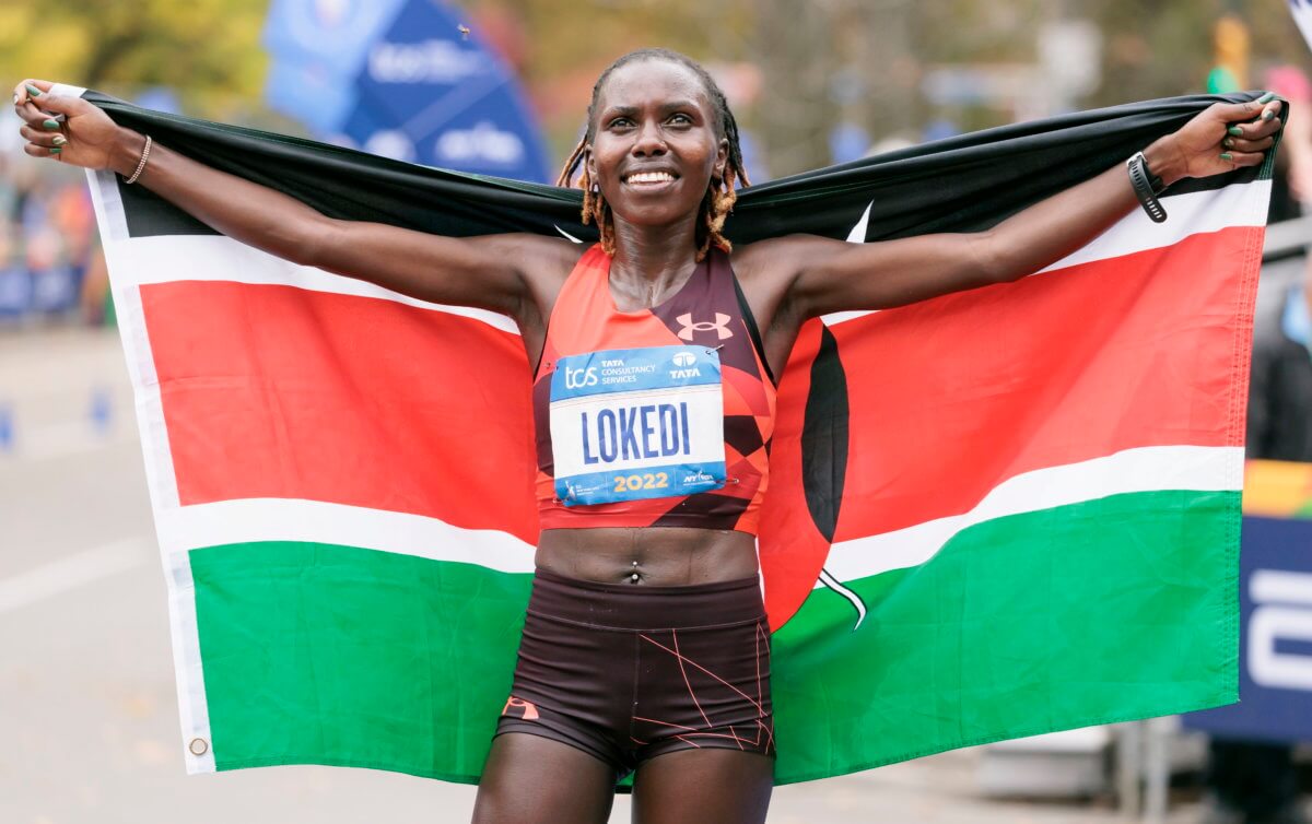 Atletas kenianos Lokedi y Chebet reinan en la Maratón de NY
