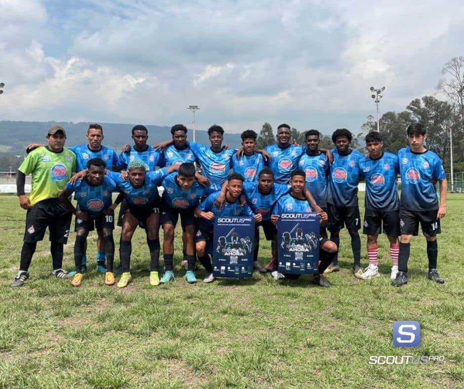 ScoutUs Pro dona botas y uniformes a dos clubes de fútbol necesitados en Ecuador