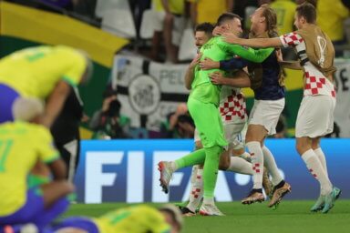 Croacia a semifinales, Brasil llora eliminado