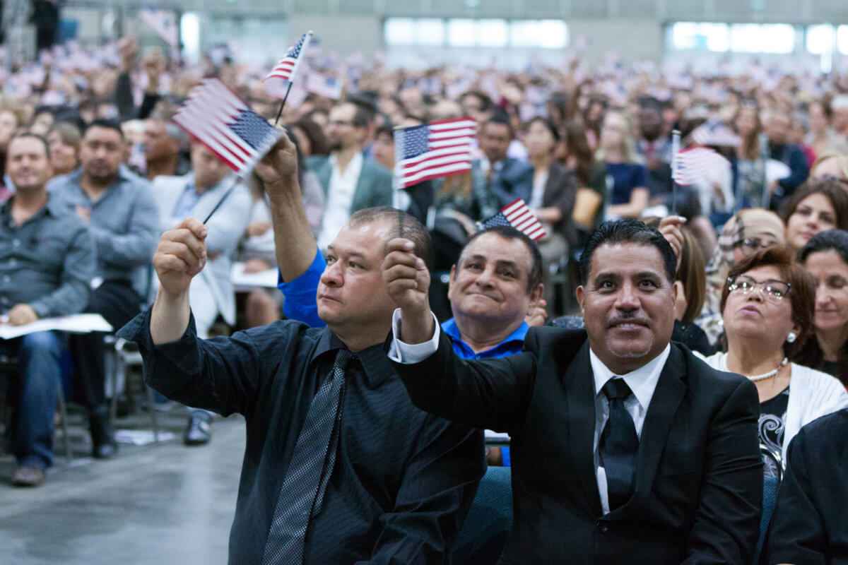 EEUU extiende la residencia permanente a solicitantes de la ciudadanía