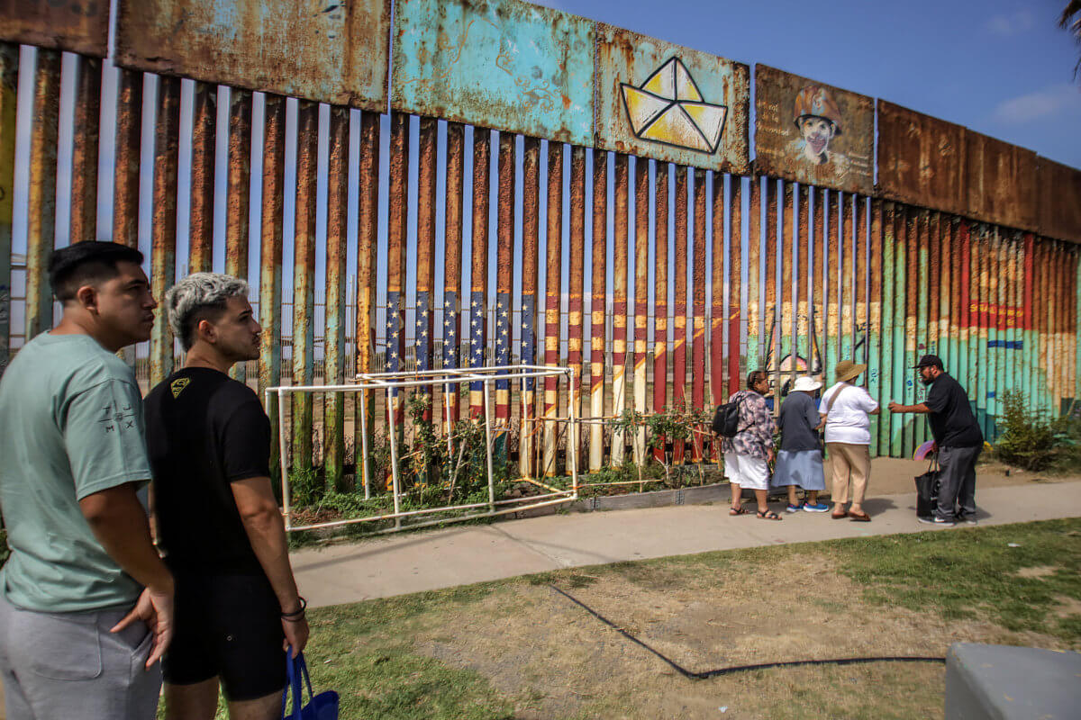 EEUU reanuda construcción de muro en el fronterizo Parque de la Amistad