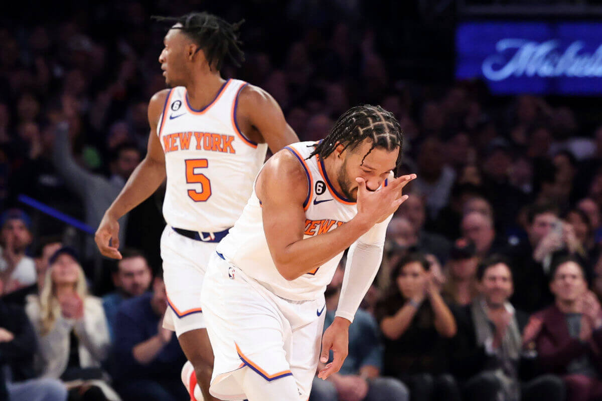 Knicks vencen a Nets y cortan racha negativa ante su clásico rival