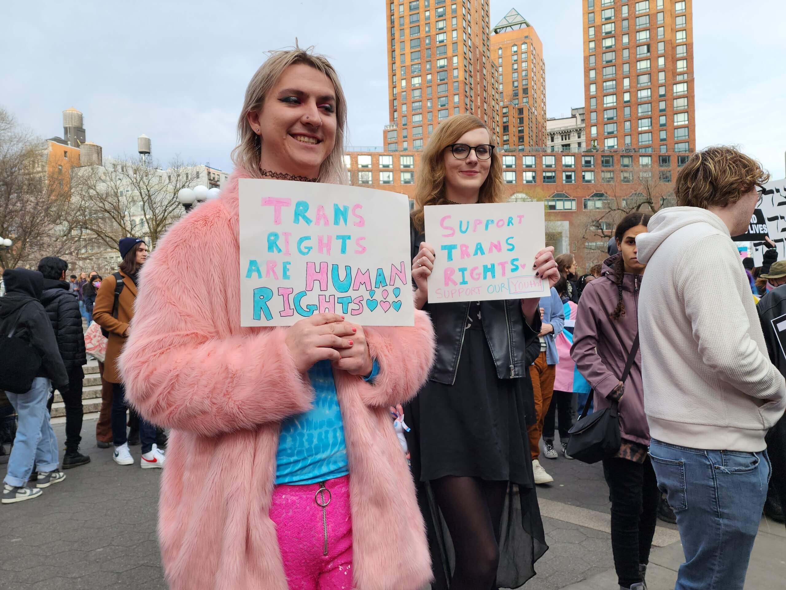 Cientos de jóvenes trans repudian en NY leyes contra comunidad LGBTQ